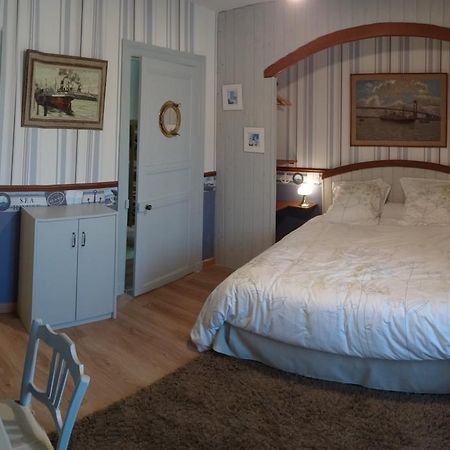Bed and Breakfast Logis Des Douves Tiffauges Экстерьер фото