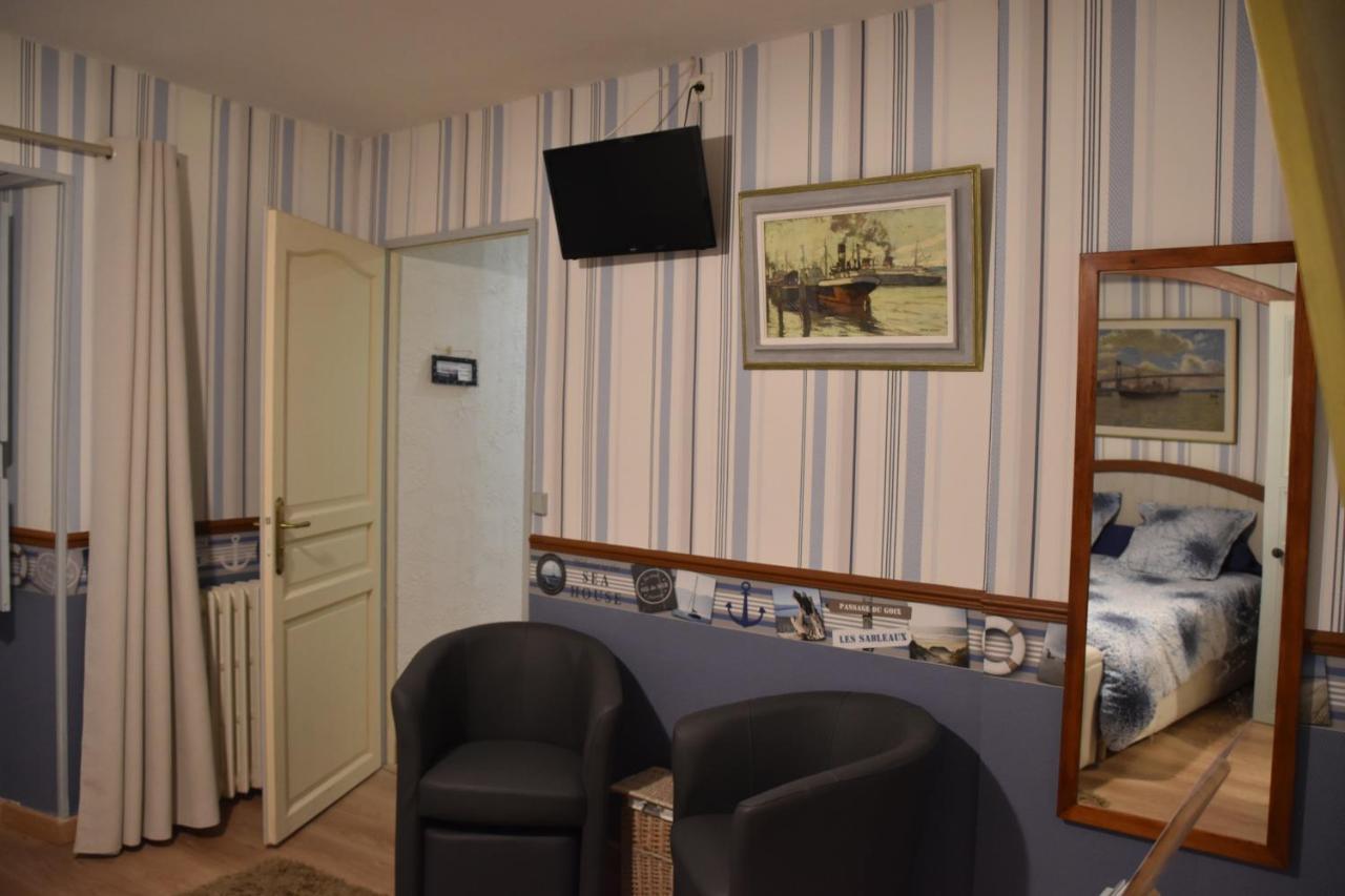 Bed and Breakfast Logis Des Douves Tiffauges Экстерьер фото