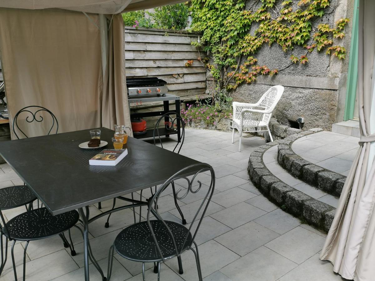 Bed and Breakfast Logis Des Douves Tiffauges Экстерьер фото