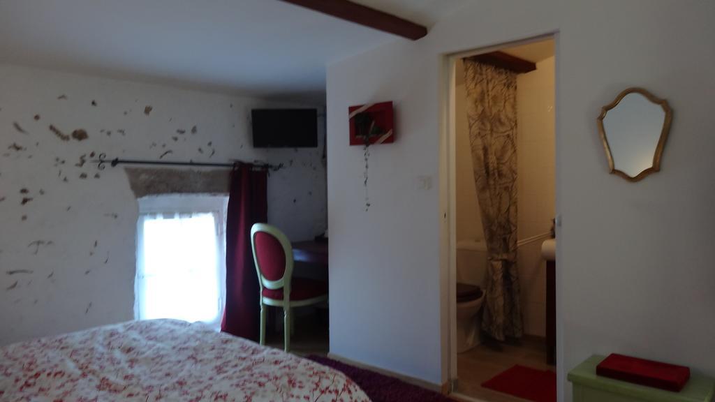 Bed and Breakfast Logis Des Douves Tiffauges Экстерьер фото