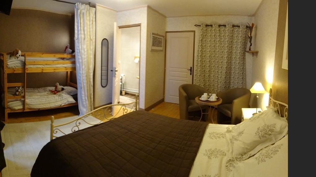 Bed and Breakfast Logis Des Douves Tiffauges Экстерьер фото