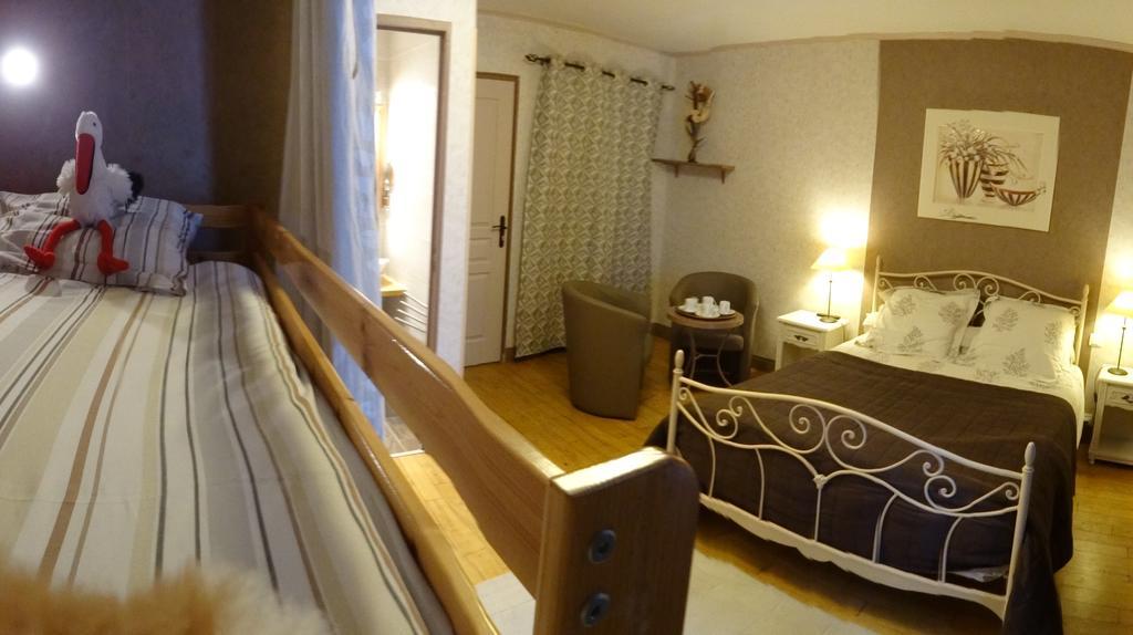 Bed and Breakfast Logis Des Douves Tiffauges Экстерьер фото