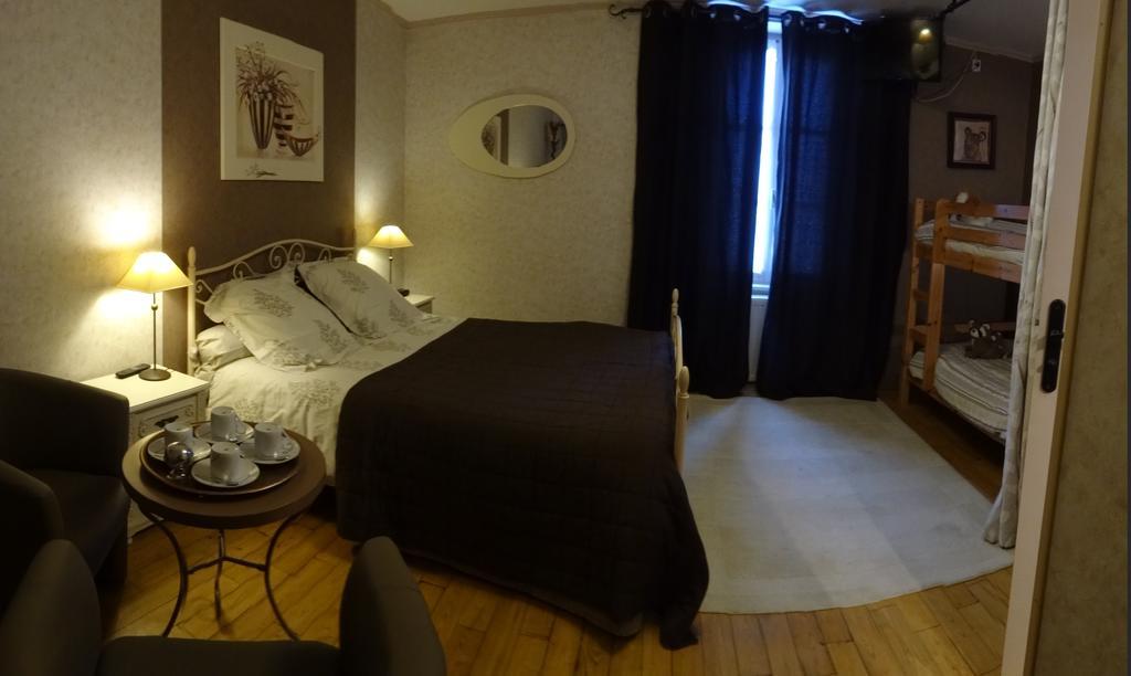 Bed and Breakfast Logis Des Douves Tiffauges Экстерьер фото