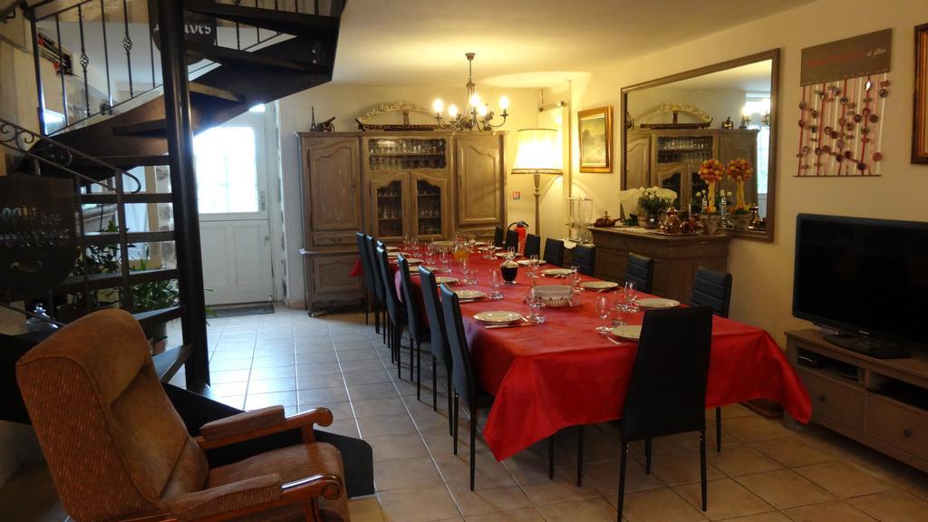 Bed and Breakfast Logis Des Douves Tiffauges Экстерьер фото