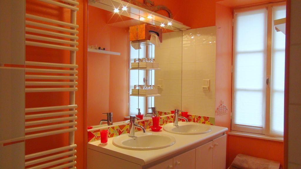 Bed and Breakfast Logis Des Douves Tiffauges Экстерьер фото