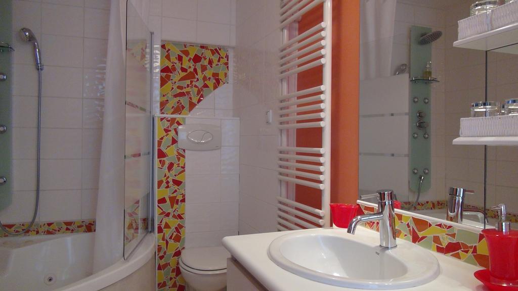 Bed and Breakfast Logis Des Douves Tiffauges Экстерьер фото